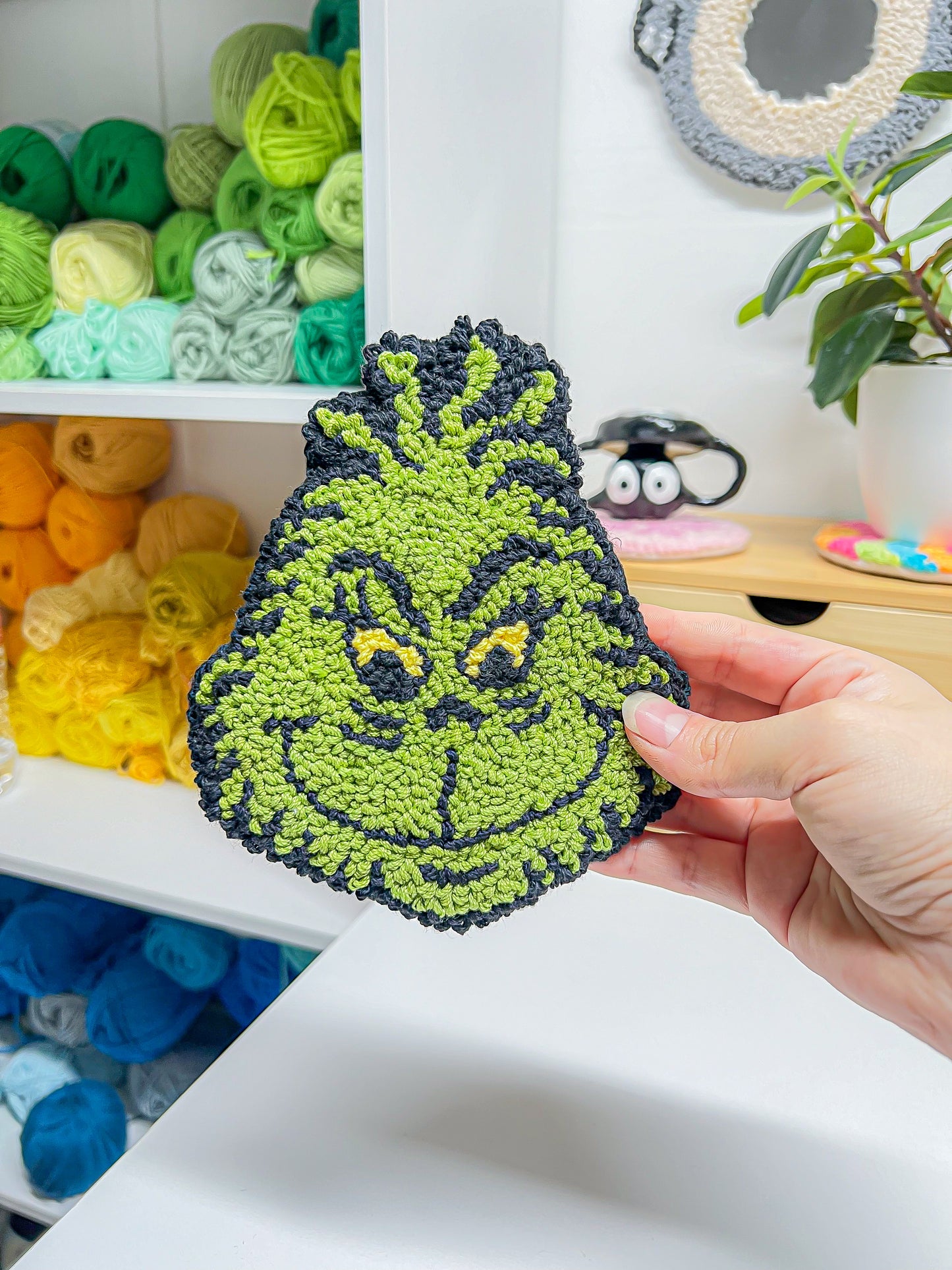 Grinch mug rug